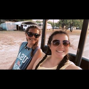 Meet your Posher, Caroline